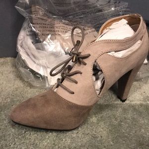 Cushion walk Ella lace up heels